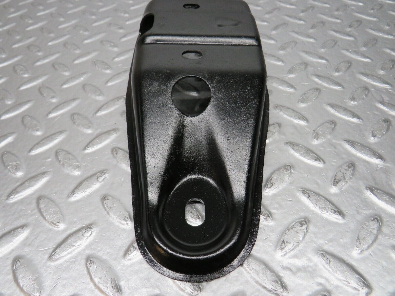 31672 Mercedes-Benz W201 190LE 1.8L Gearbox Mount Bracket