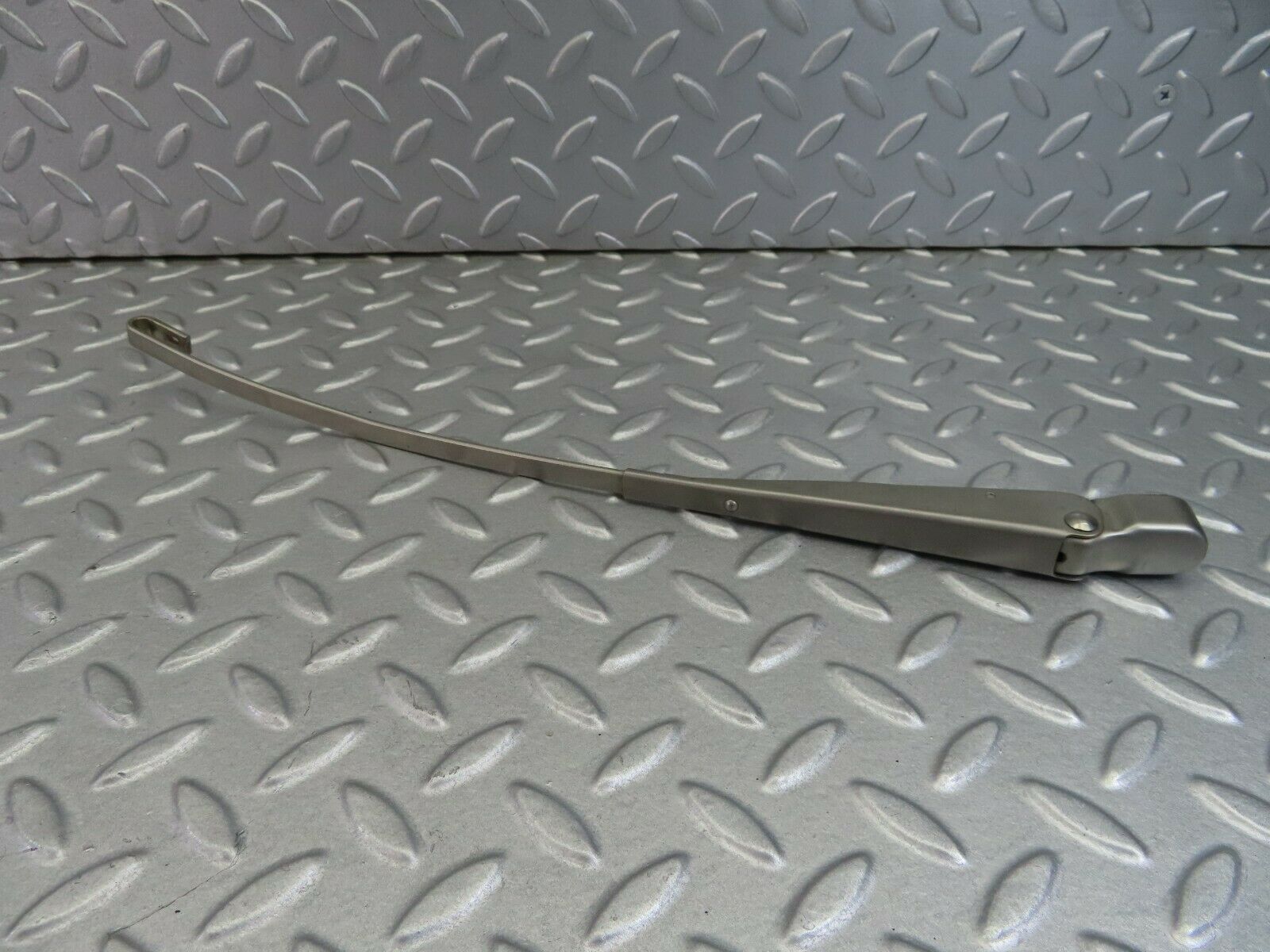 7906 Mercedes-Benz W115 220D Wiper Arm Right Side