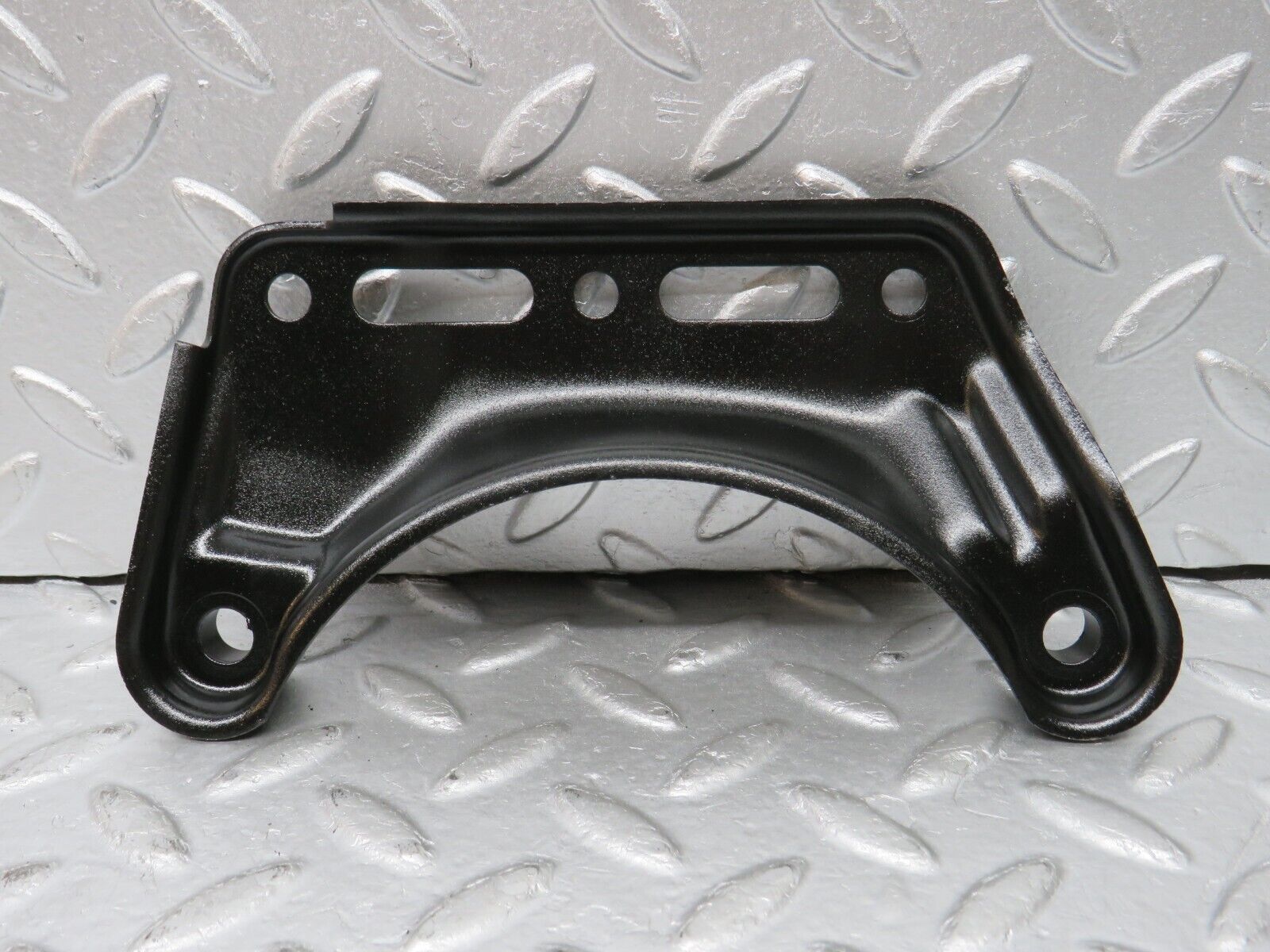 32672 Mercedes-Benz S124 300TE Air Conditioning Compressor Support Bracket