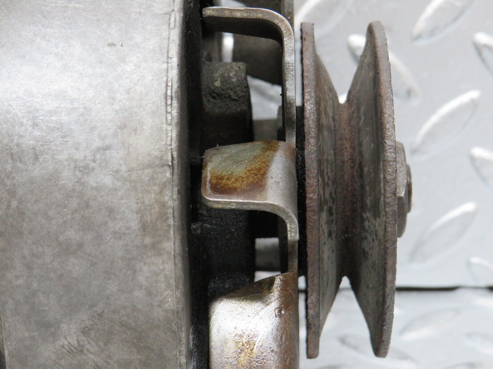 28392 Mercedes-Benz S123 240D Wagon Alternator Generator Motorola 0071541202