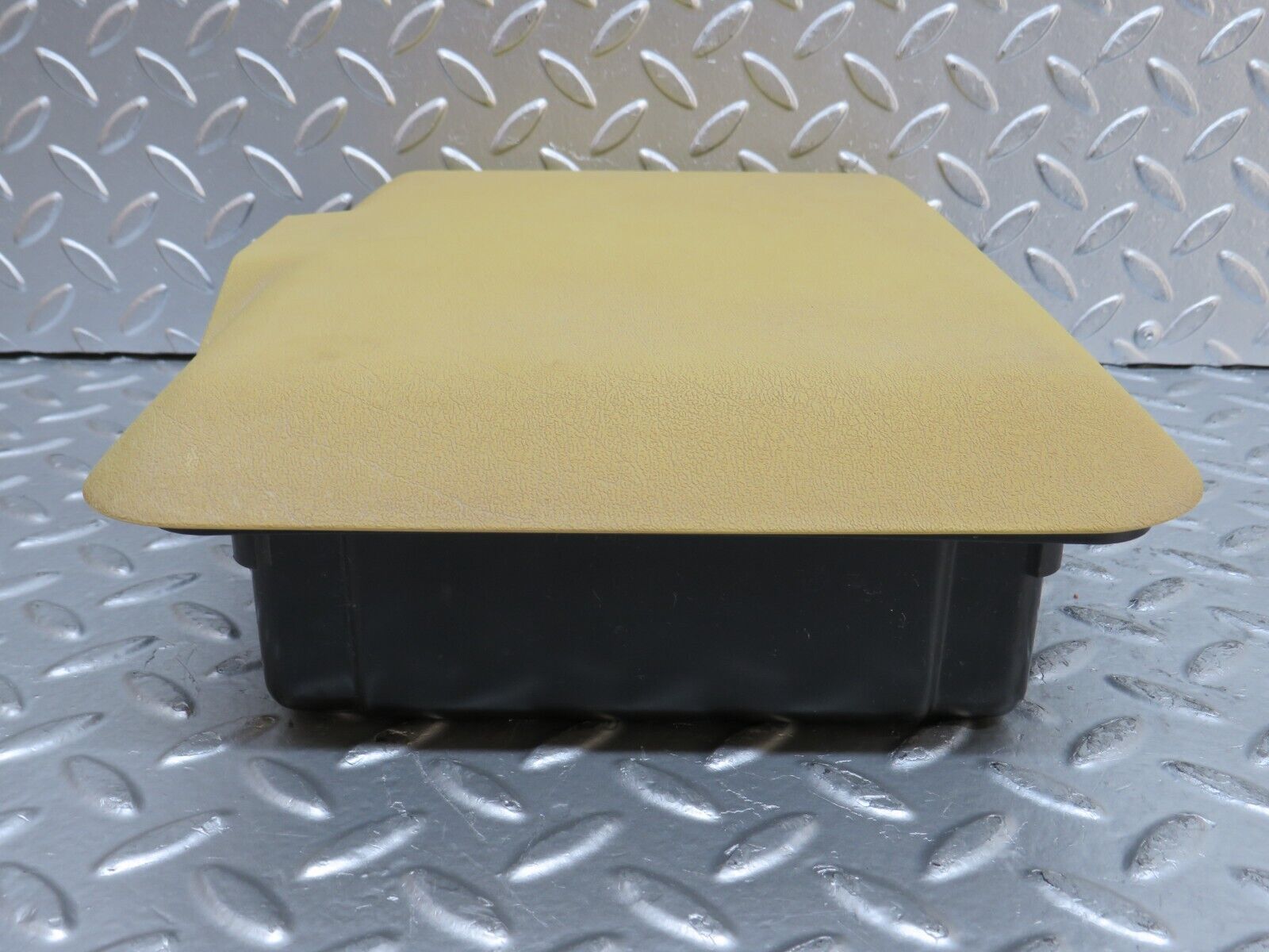 29649 Mercedes-Benz W123 230E First Aid Box 1238650353