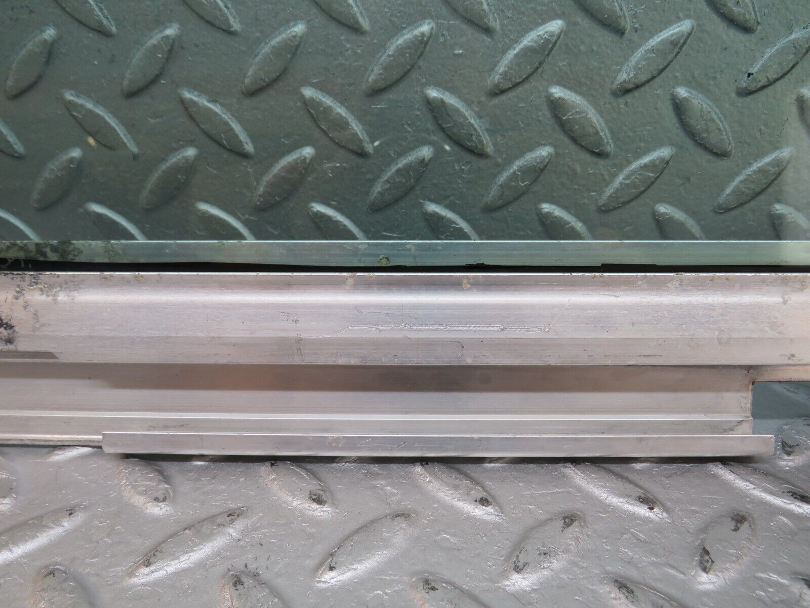 36038 Mercedes-Benz W126 420SE Front Right Door Window Glass