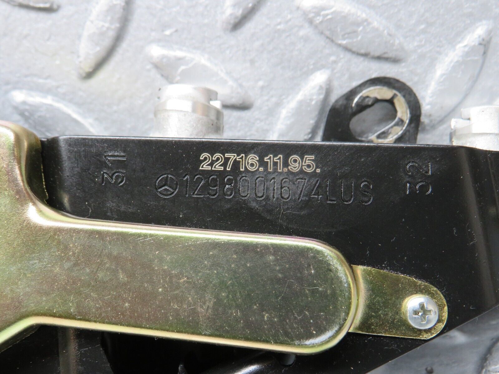 39616 Mercedes-Benz R129 320SL Coupe Roof Lock Right Side 1298001674