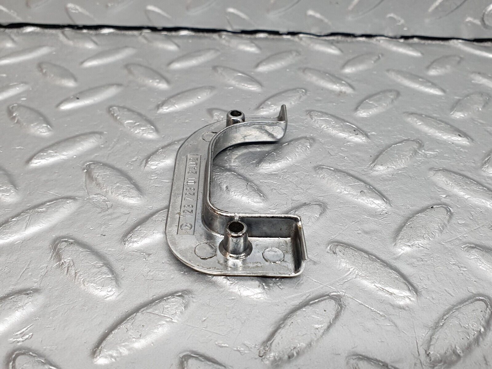 40897 Mercedes-Benz W126 300SE Interior Chrome Door Latch Trim Left 1237230124