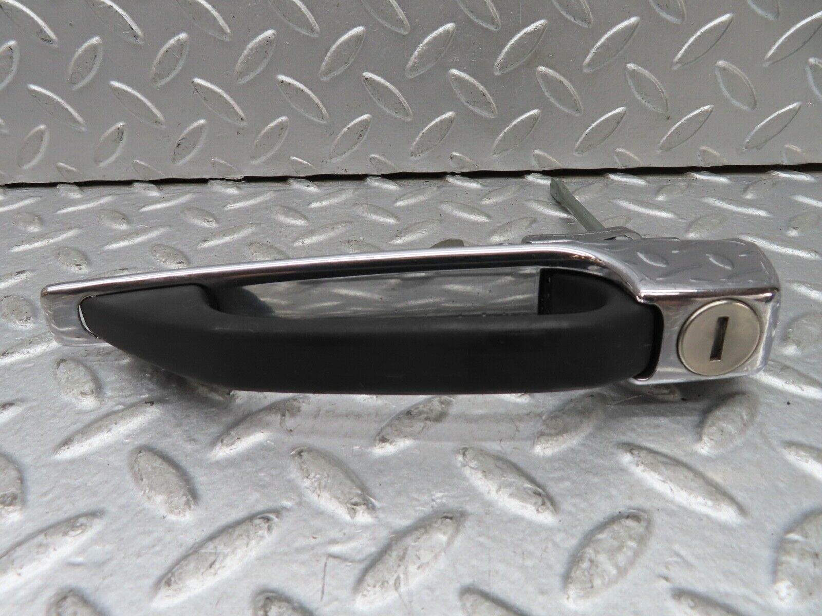 19150 Mercedes-Benz W123 300D Front Exterior Door Handle 1237600159