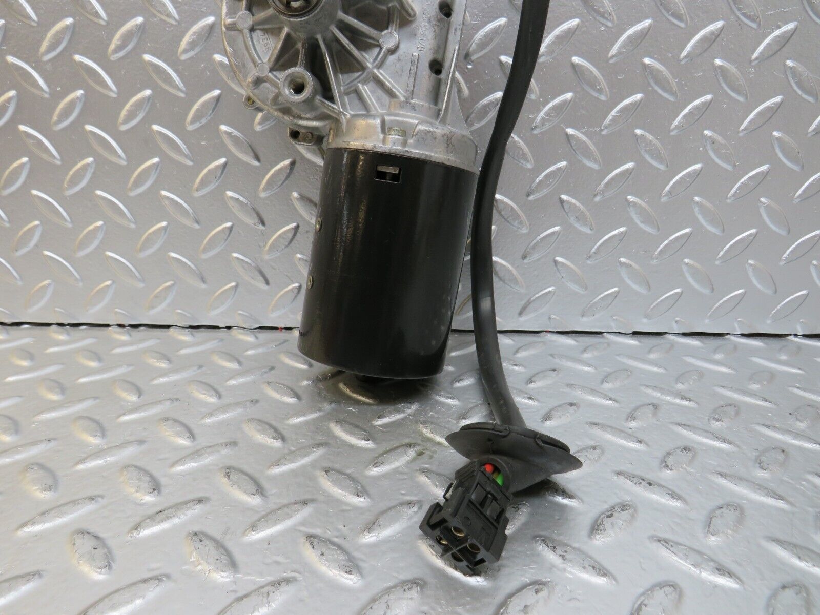 24803 Mercedes-Benz W140 S320 Wiper Motor Bosch 0390341404