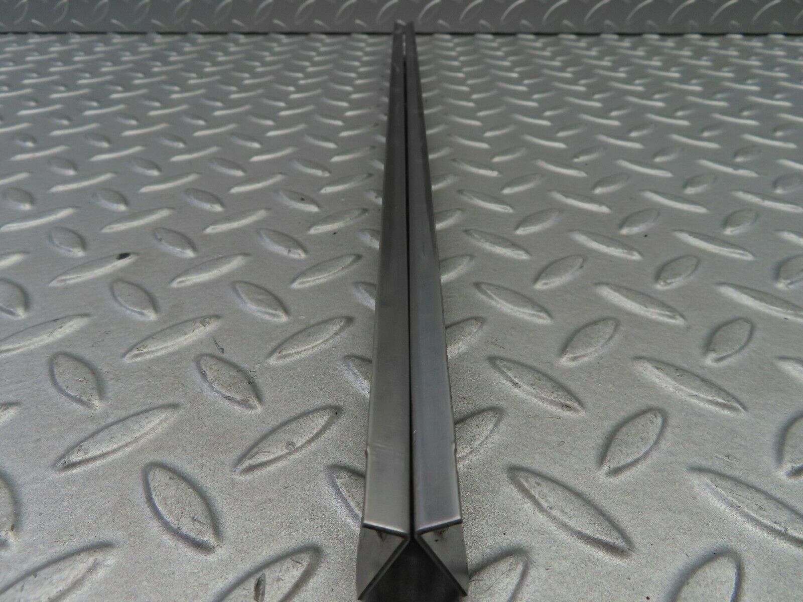 6170 Mercedes-Benz W126 380SE Sunroof Sliding Guide Rail Left And Right