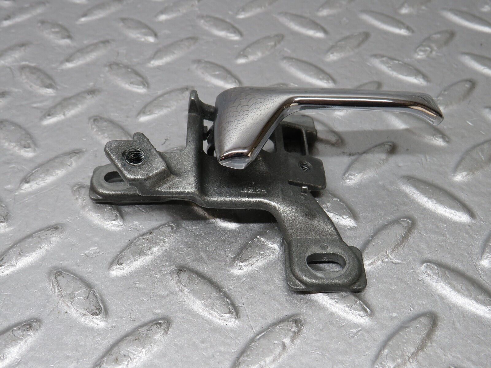 36105 Mercedes-Benz W126 420SE Front Right Door Interior Handle