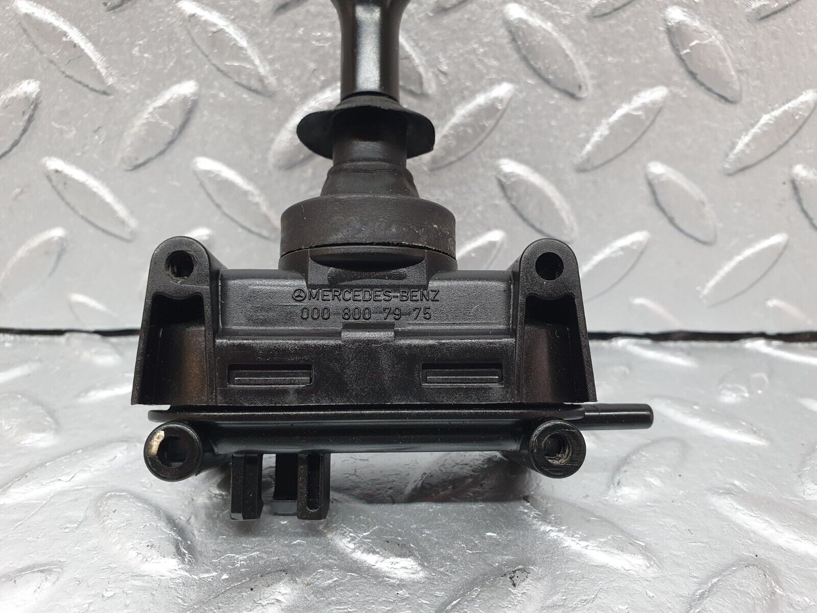 41512 Mercedes-Benz W124 200E Rear Door Lock Vacuum Actuator 0008007975