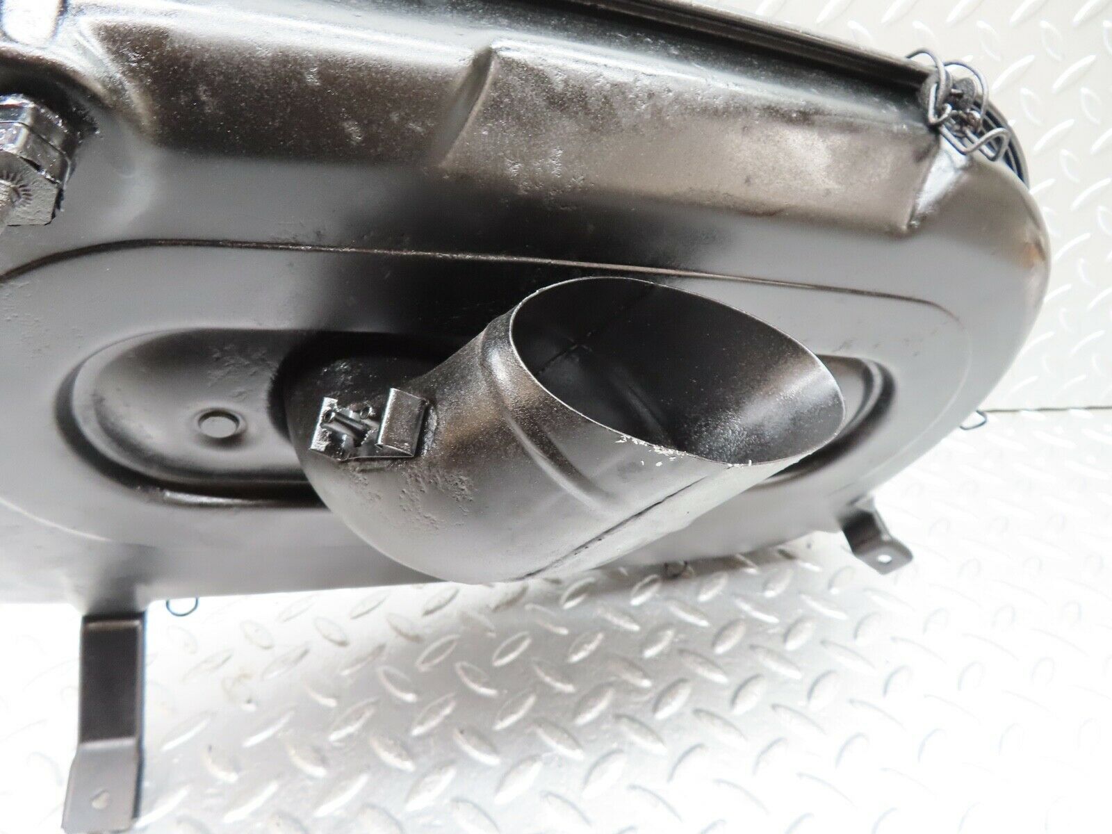 18191 Mercedes-Benz W123 200 Air Filter Housing 1150940002