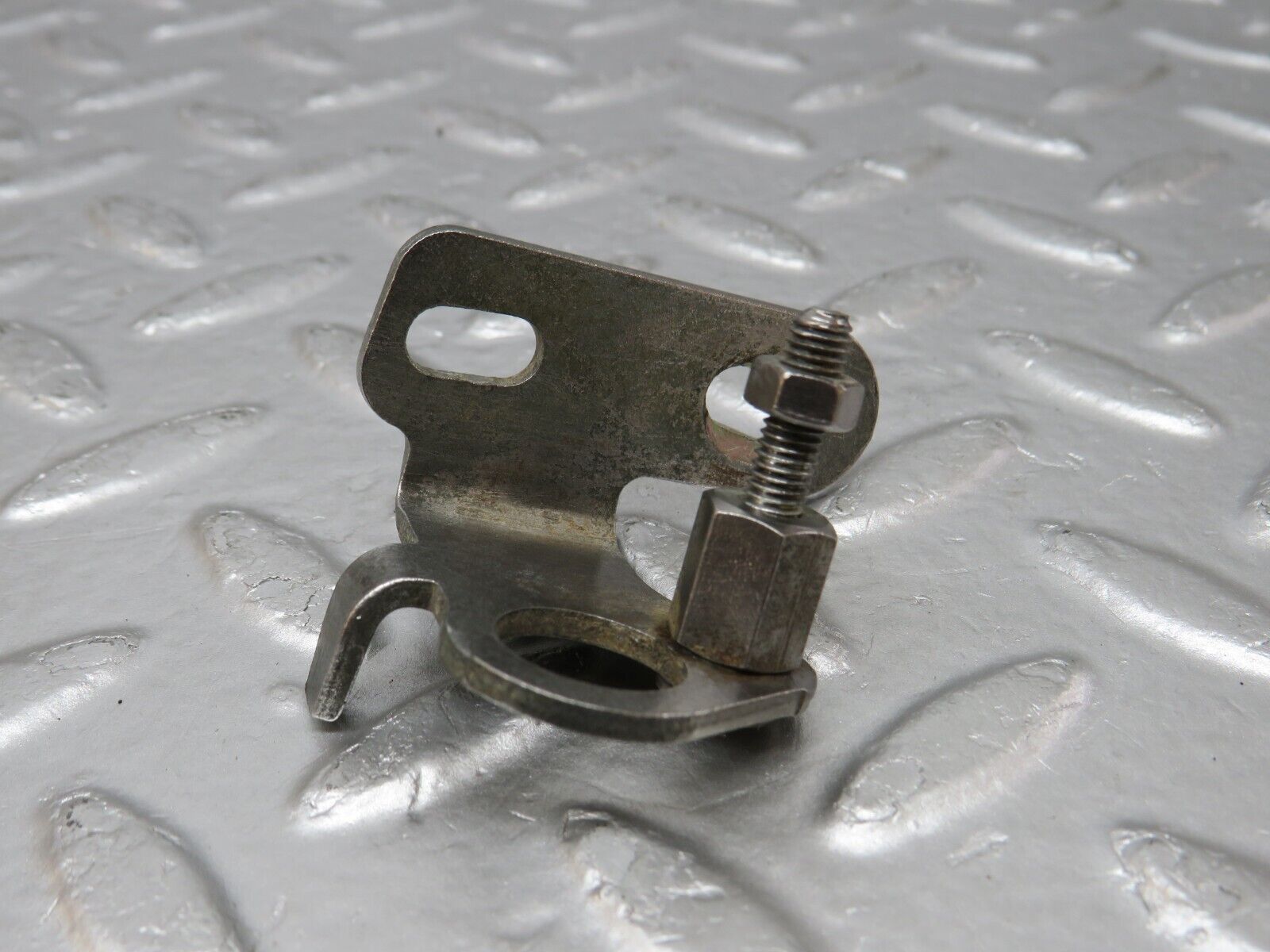 34191 Mercedes-Benz W124 260E Accelerator Cable Bracket Holder