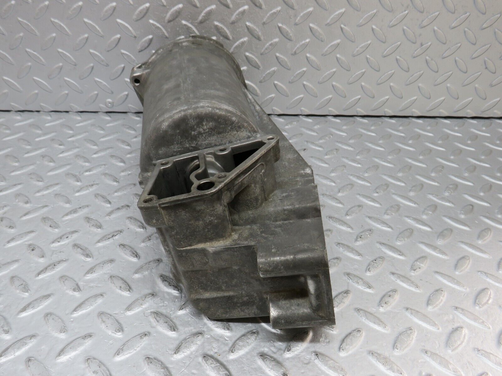 35924 Mercedes-Benz 240D OM616.912 Oil Filter Housing 6151840102 6171840125