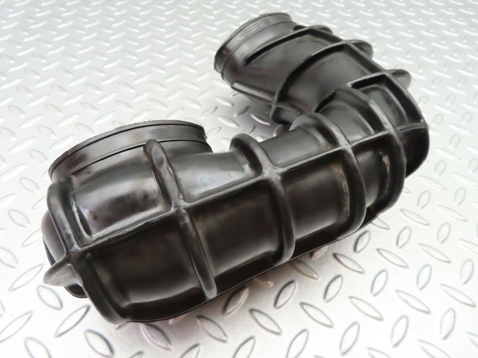 5662 Mercedes-Benz W123 200 Air Intake Pipe 1020940011