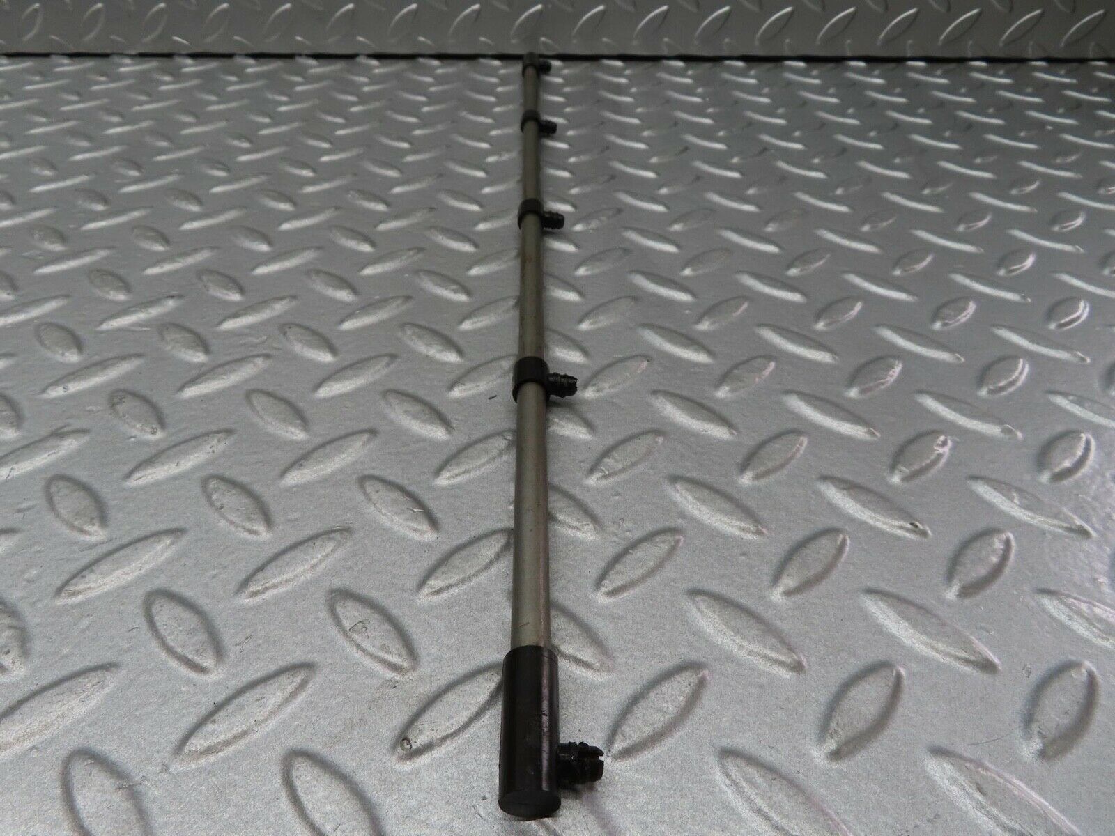 16556 Mercedes-Benz C107 350SLC Coupe Camshaft Oil Tube