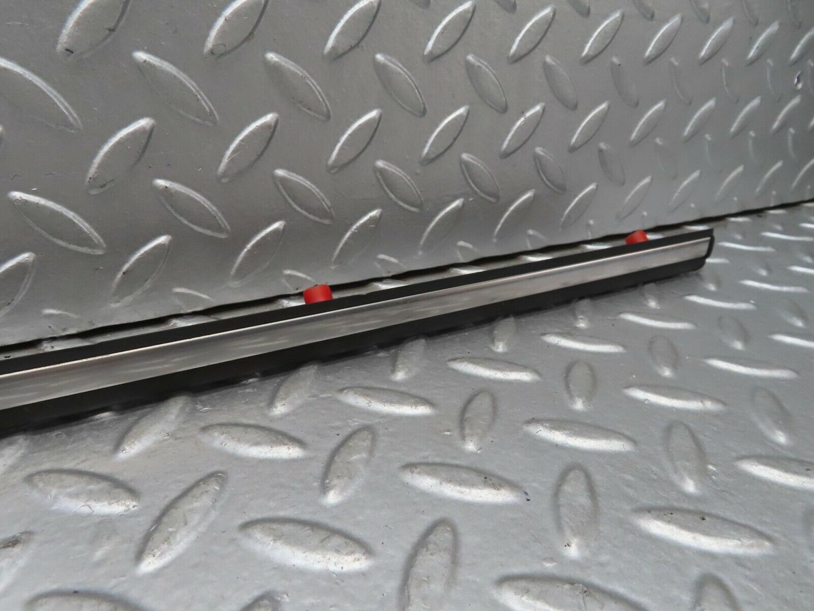 15836 Mercedes-Benz W123 280E Rear Left Door Centre Moulding Trim