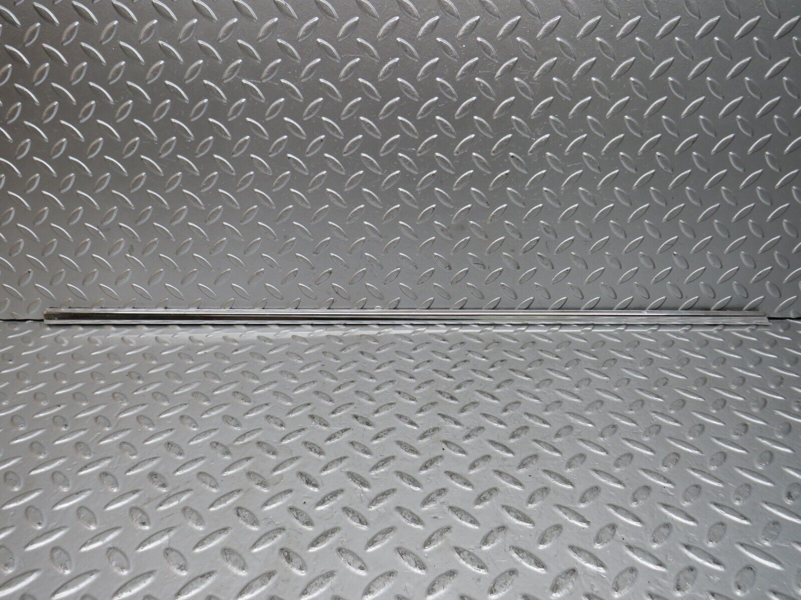 28184 Mercedes-Benz W123 280E Front Right Door Chrome Moulding Trim