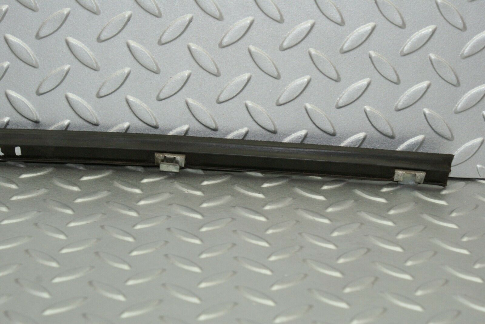 2650 Mercedes-Benz W116 350SE Glass Seal Trim Rubber Rear Right