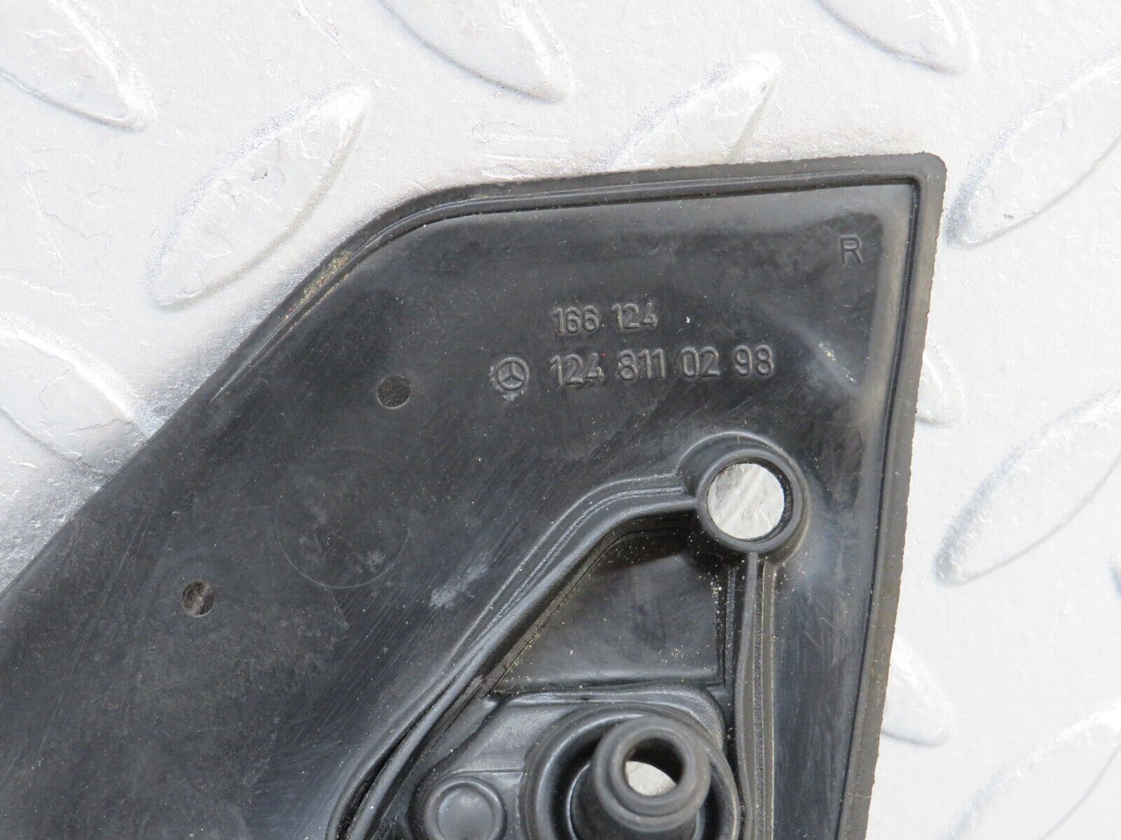 36738 Mercedes-Benz W201 190E 2.0L Wing Mirror Rubber Seal Right 1248110298