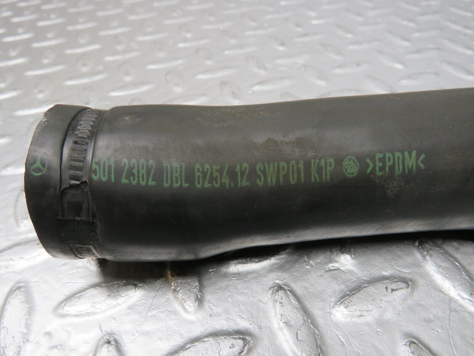 39589 Mercedes-Benz R129 320SL Coupe Radiator Upper Hose Pipe 1295012382