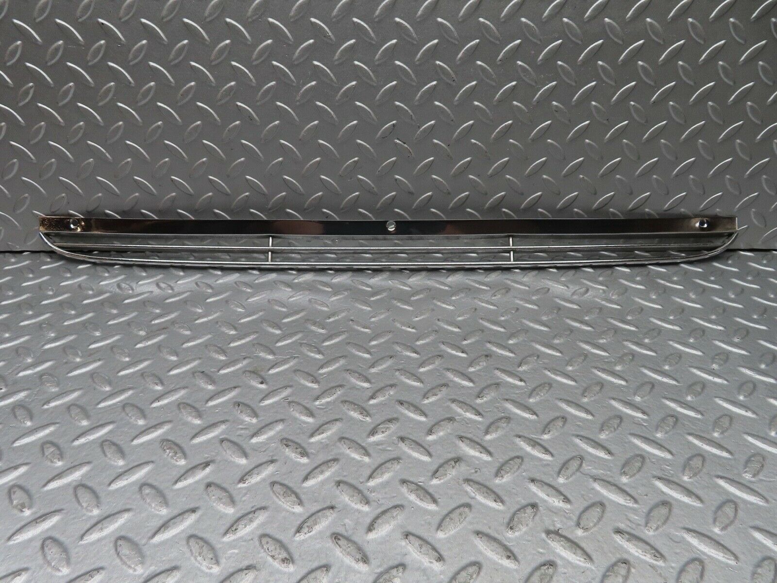 18449 Mercedes-Benz W111 220SE Coupe Air Intake Chrome Grill