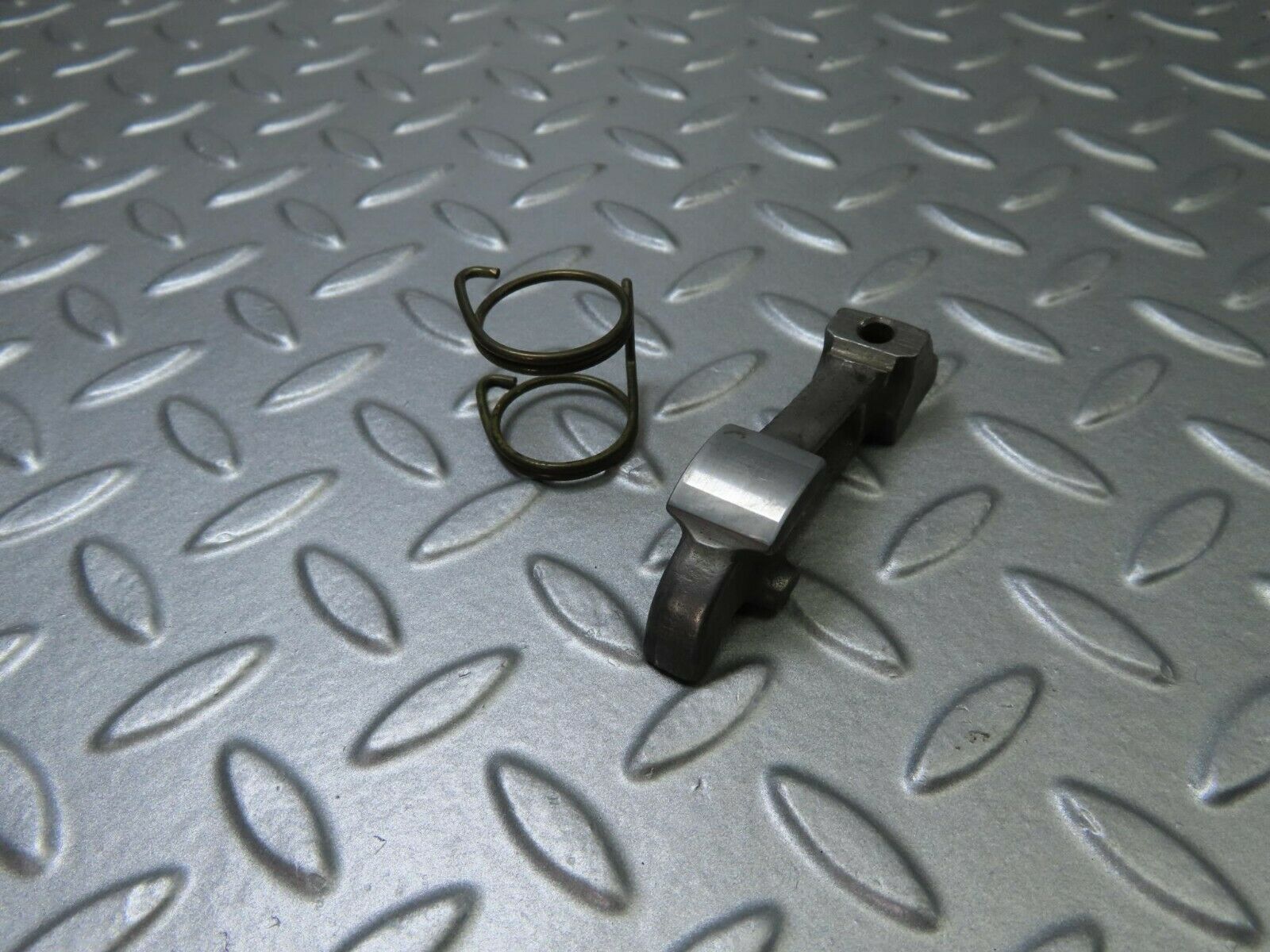 9140 Mercedes-Benz W108 Valve Rocker Arm With Retaining Spring