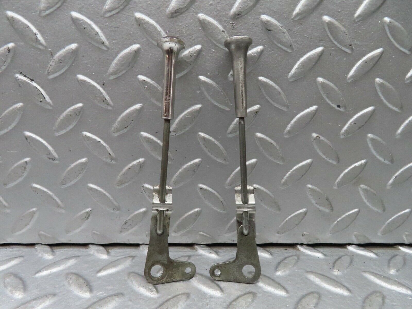 19017 Mercedes-Benz W120 W121 Ponton Rear Door Lock Knob Pair