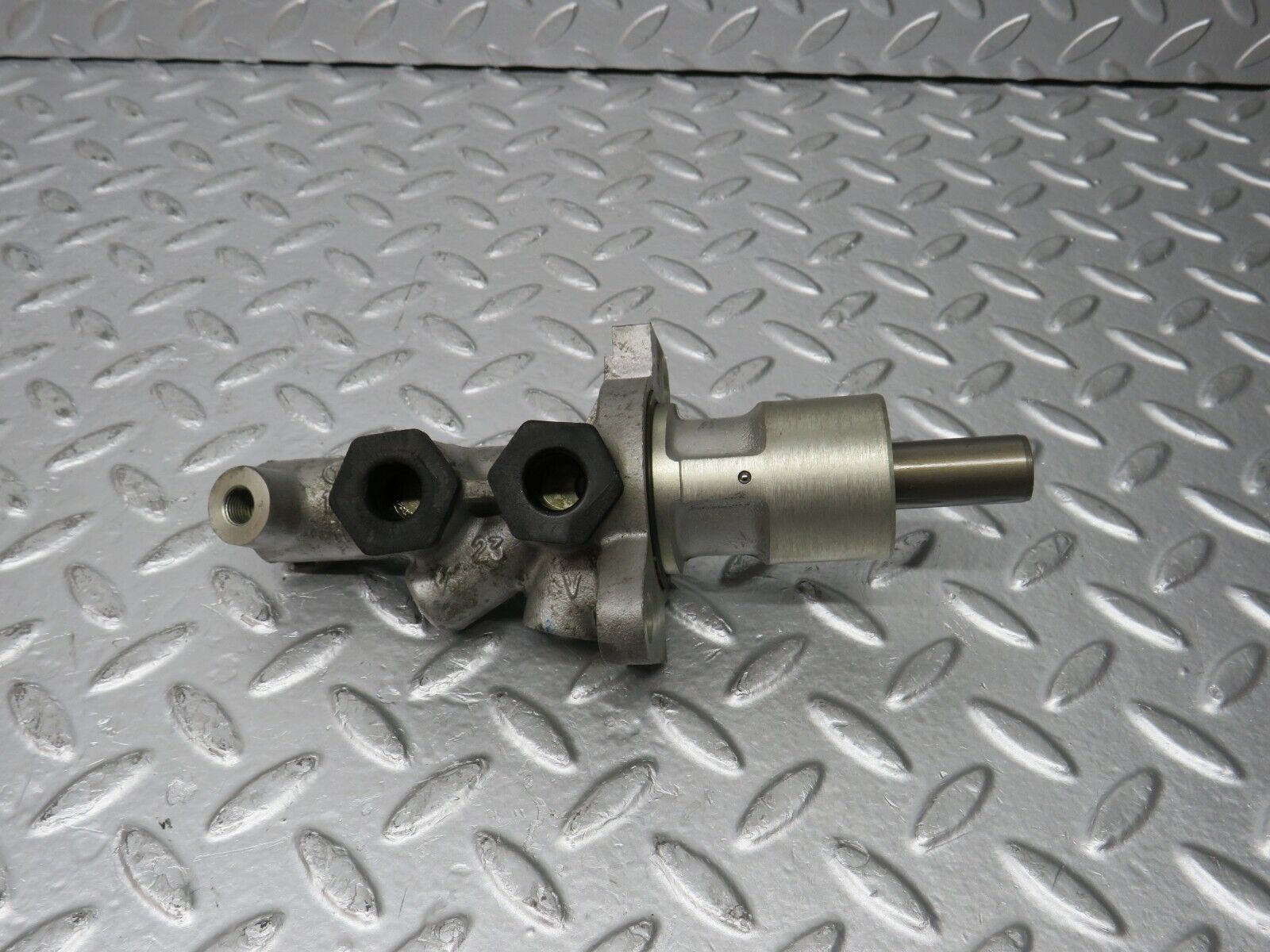 31240 Mercedes-Benz S124 220TE Wagon Brake Master Cylinder Girling