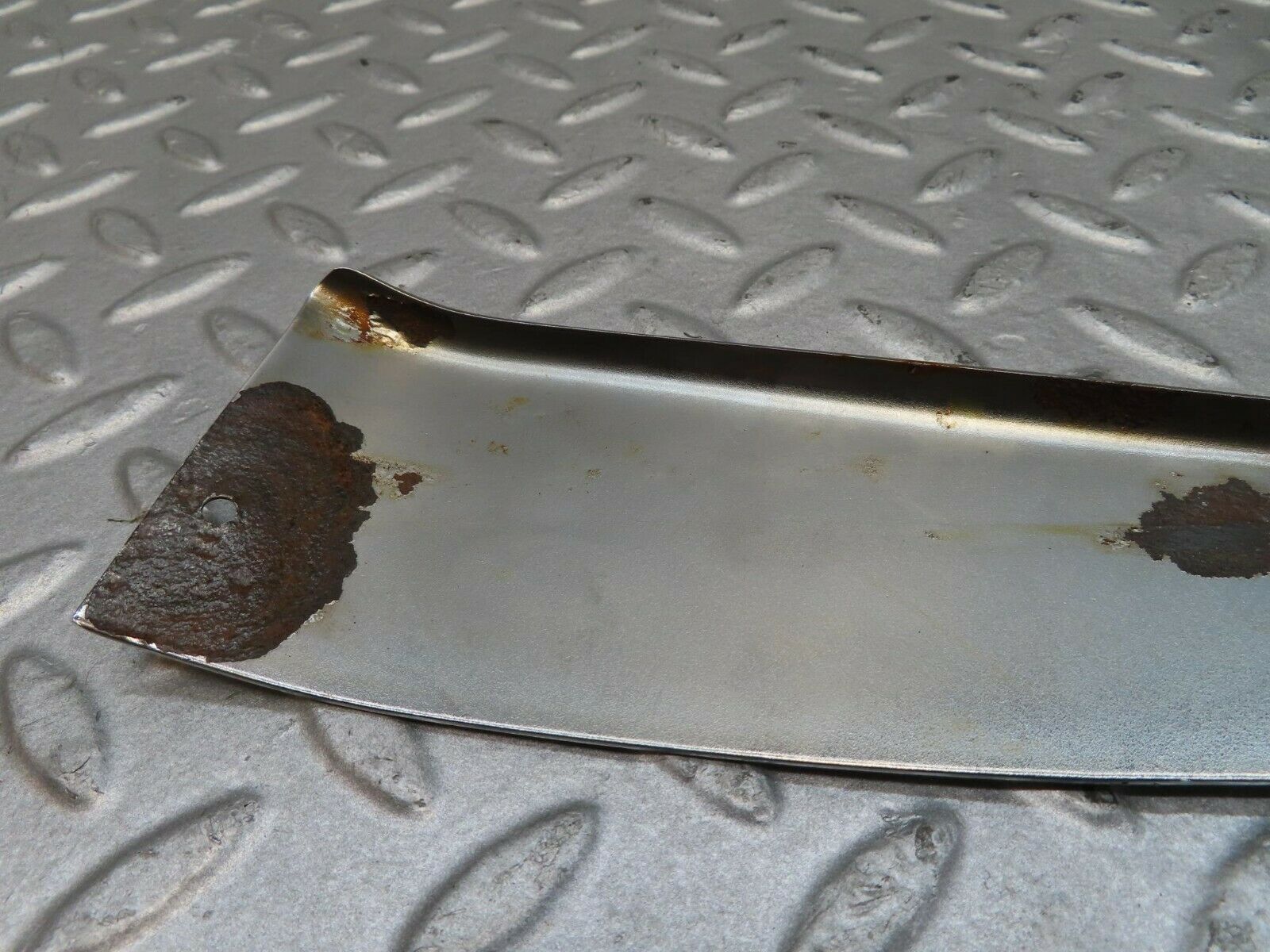 16599 Mercedes-Benz C107 380SLC Right Door Chrome Cover