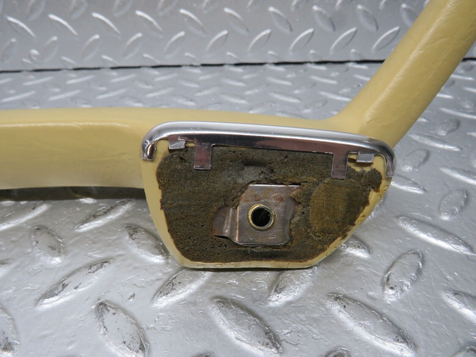 33670 Mercedes-Benz W123 280E Rear Right Interior Door Handle Beige 1239701801