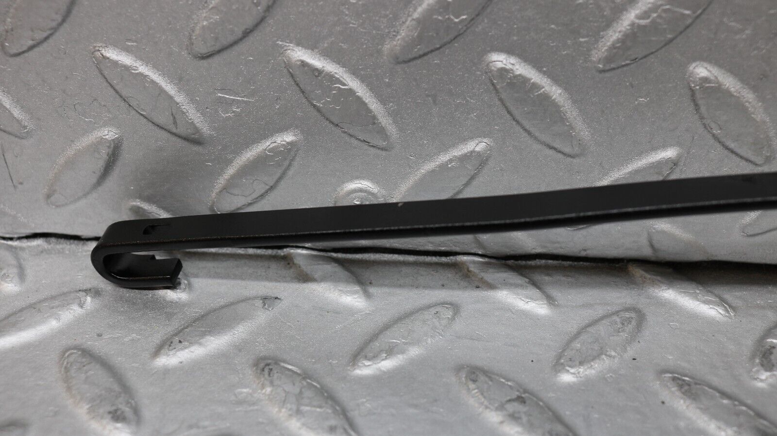 37205 Mercedes-Benz C126 420SEC Coupe Windscreen Wiper Arm Right Side