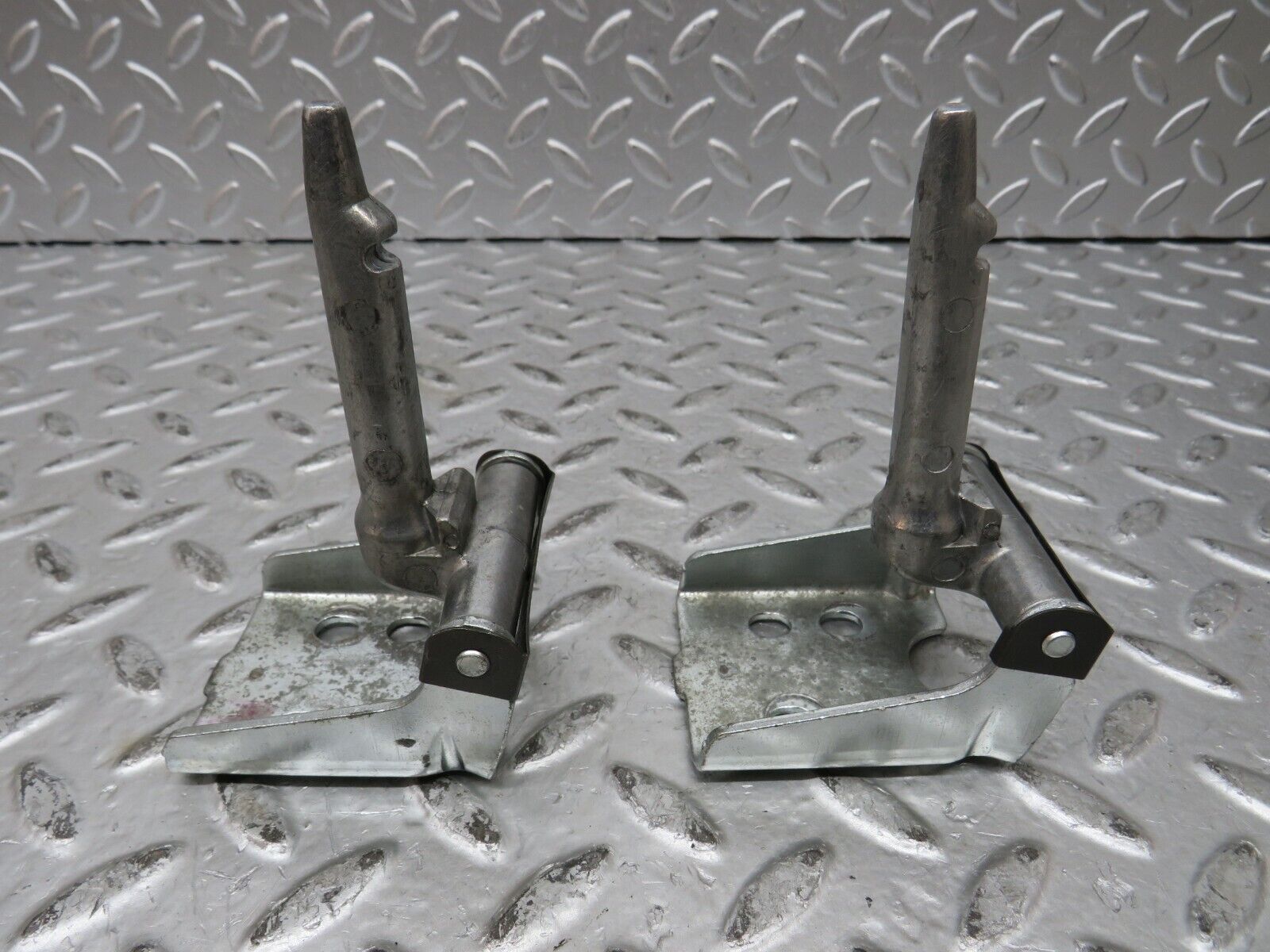 27832 Mercedes-Benz S124 300TE Wagon Rear Seat Hinge Pair With Cover 124922013