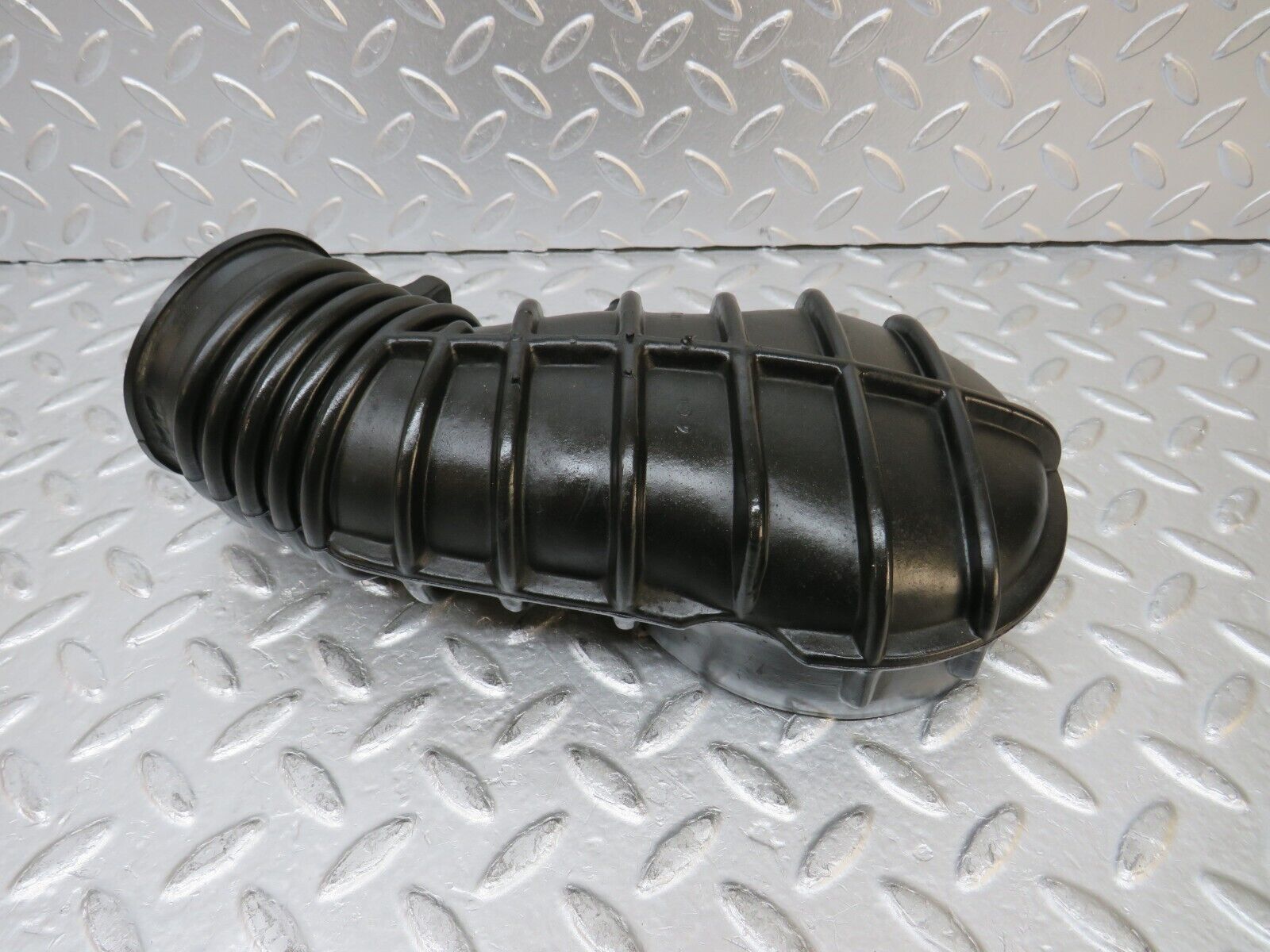 30019 Porsche 924 Air Intake Pipe Hose 047133367