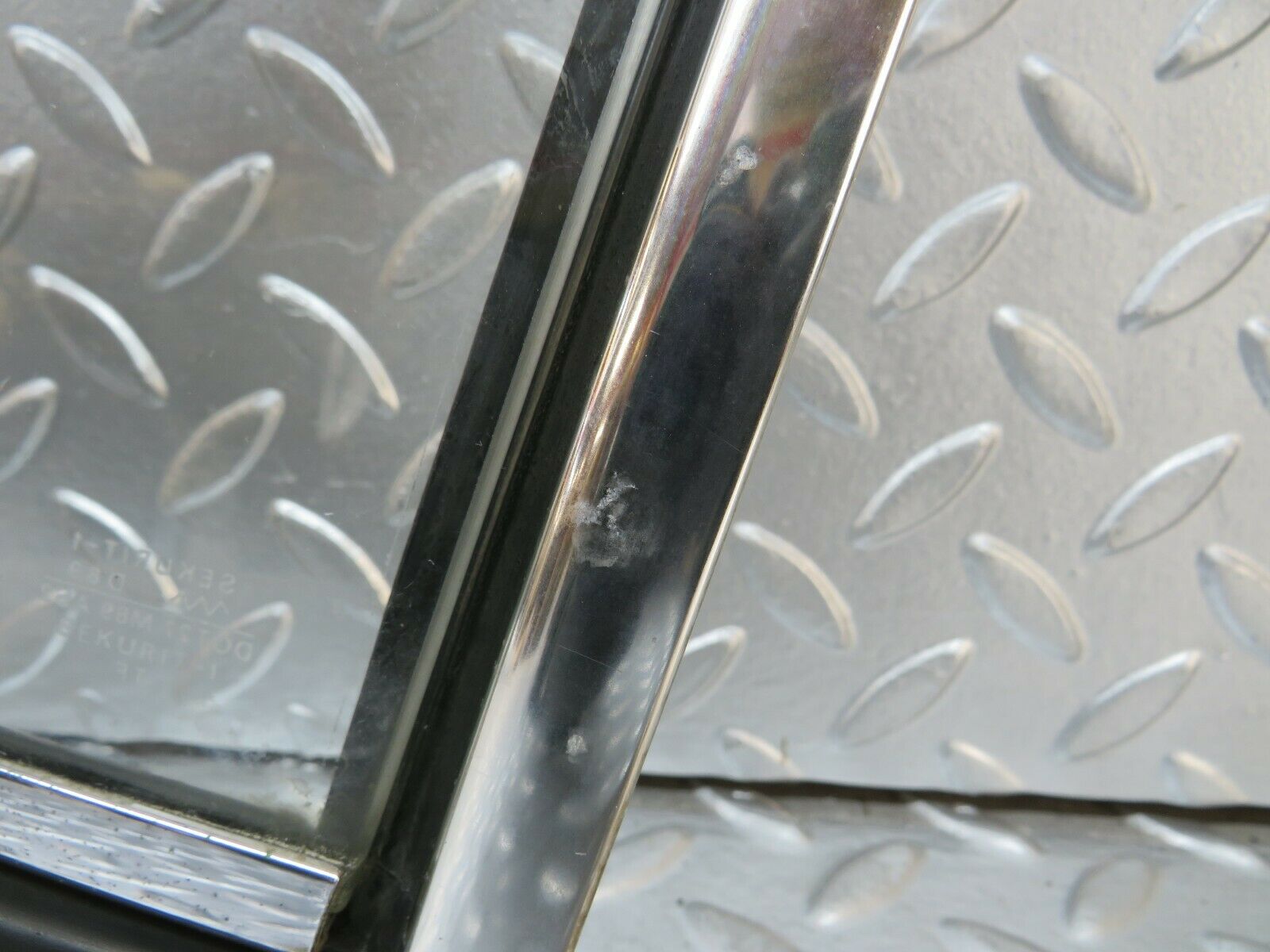 23648 Mercedes-Benz W114 280E Front Left Quarter Window