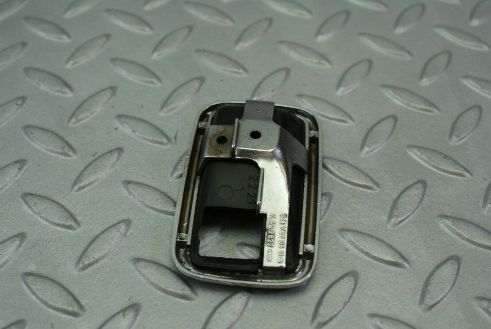 3184 Mercedes-Benz W115 220D Chrome Frame For Door Handle Left 1087660511