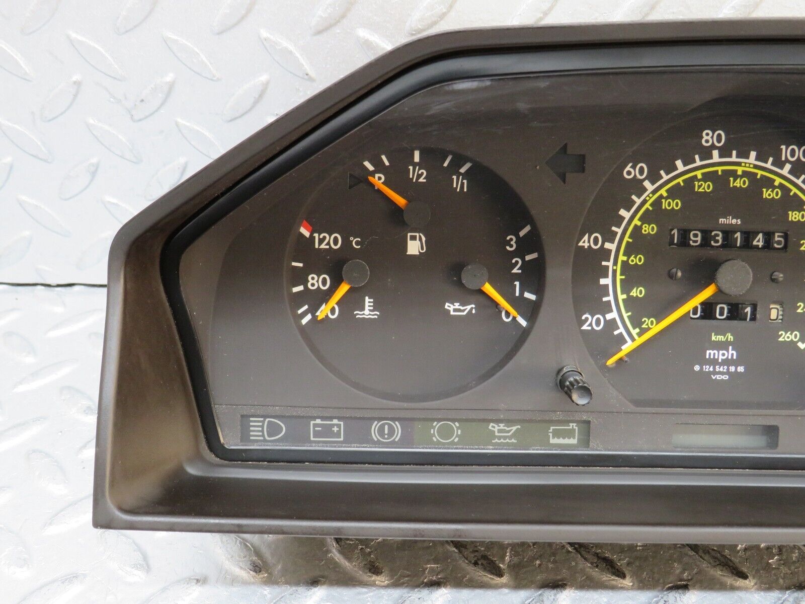 37980 Mercedes-Benz A124 320E Cabriolet Instrument Cluster VDO 1244406447 1245421965