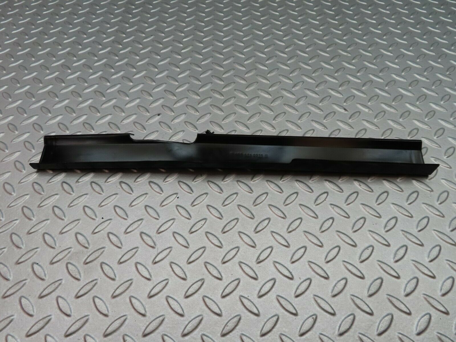 5688 Mercedes-Benz W123 200 Cable Channel Cover Front Left 1238210936