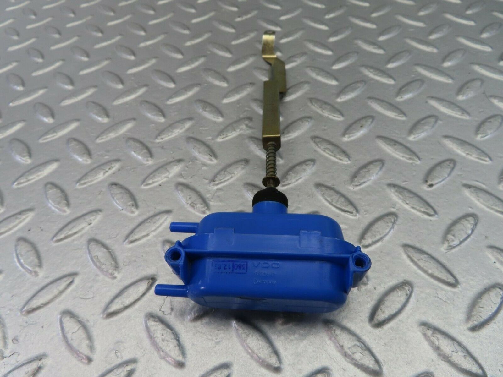 9974 Mercedes-Benz C123 230CE Coupe Door Lock Vacuum Actuator Front Left