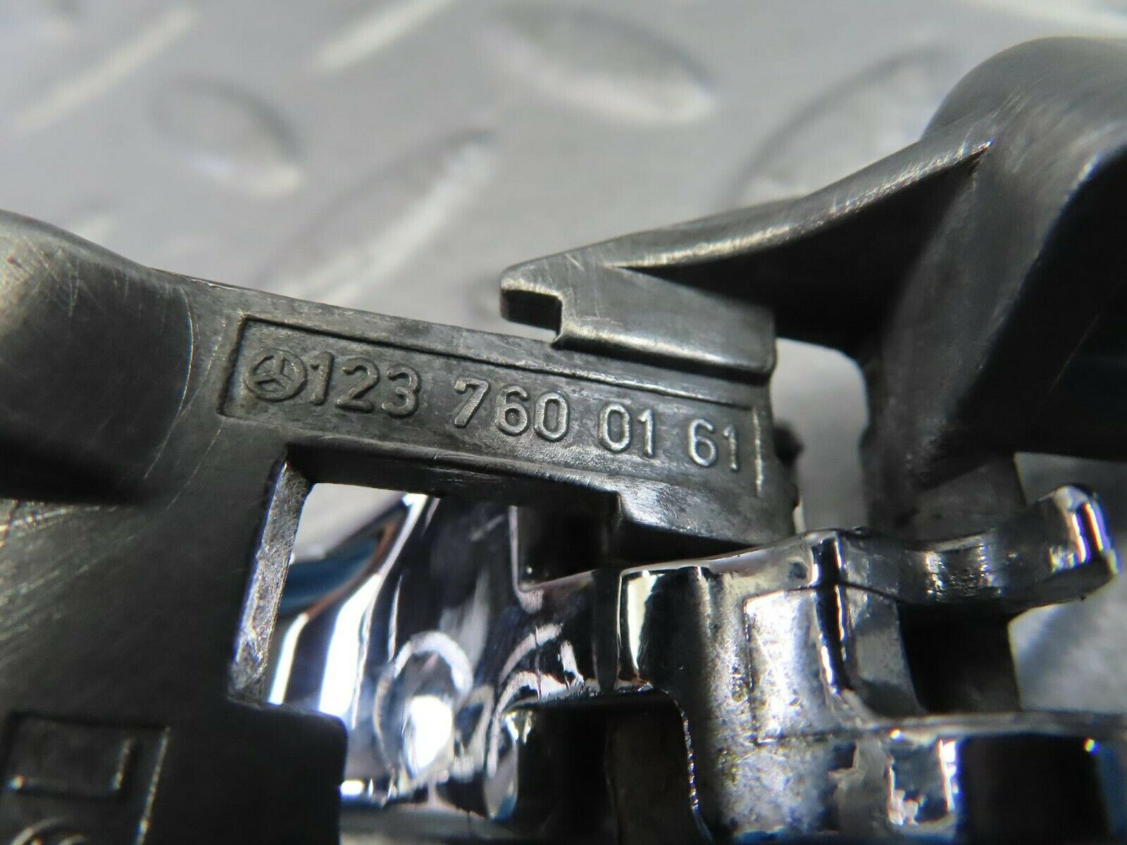 10112 Mercedes-Benz C123 230CE Coupe Left Interior Door Handle 1237600161