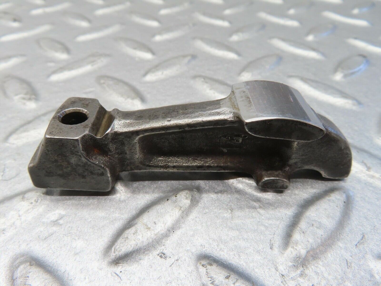 13373 Mercedes-Benz W111 230S Valve Rocker Arm With Retaining Spring