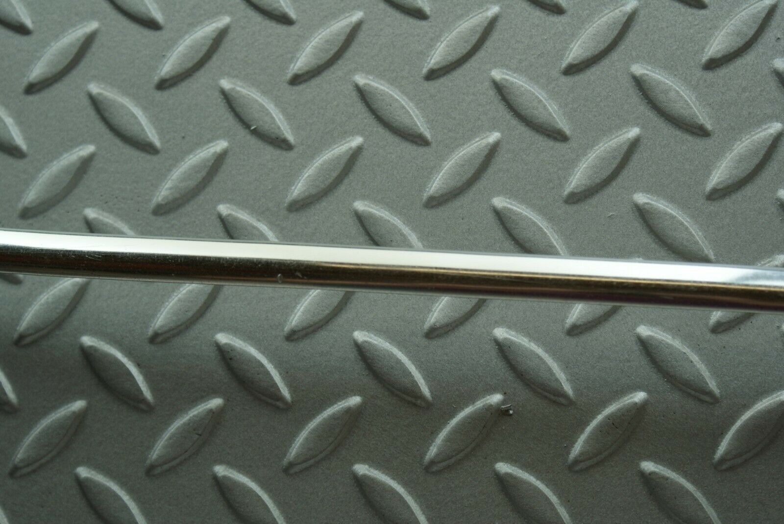 3312 Mercedes-Benz S123 200T Wagon Front Windscreen Chrome