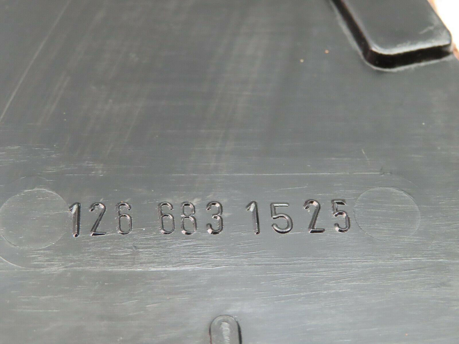 6324 Mercedes-Benz W126 380SE Centre Console Carpet Left Side Palomino