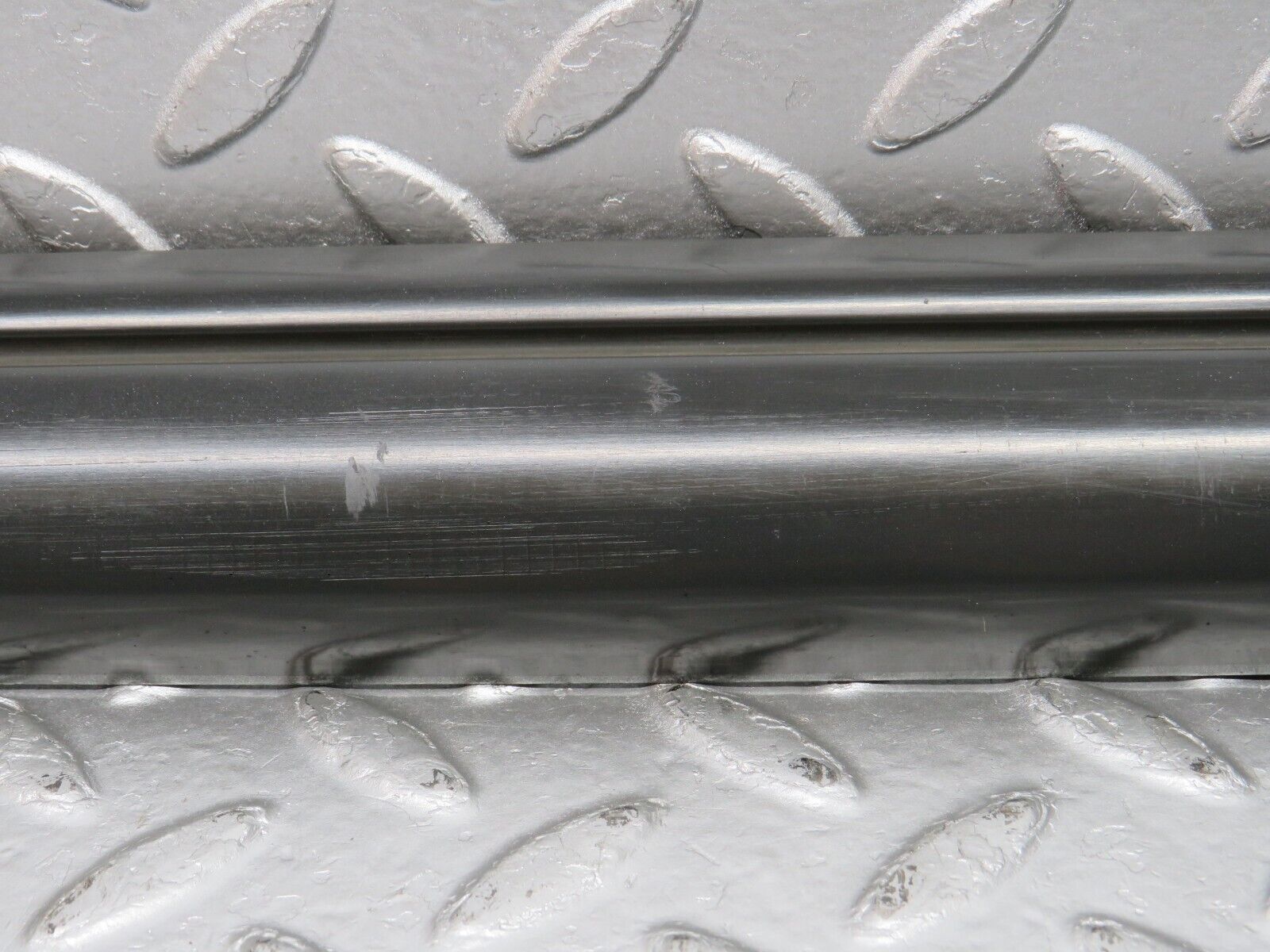 33956 Mercedes-Benz W124 260E Front Left Door Centre Moulding Trim