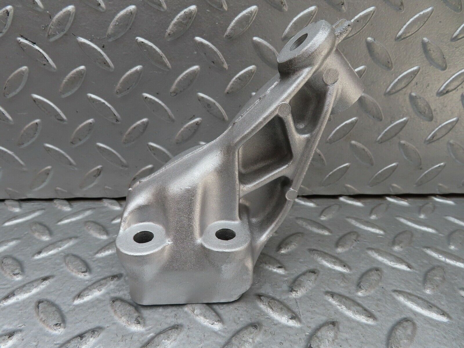 19658 Mercedes-Benz C140 CL420 Coupe Engine Mount Bracket Left 1192234104