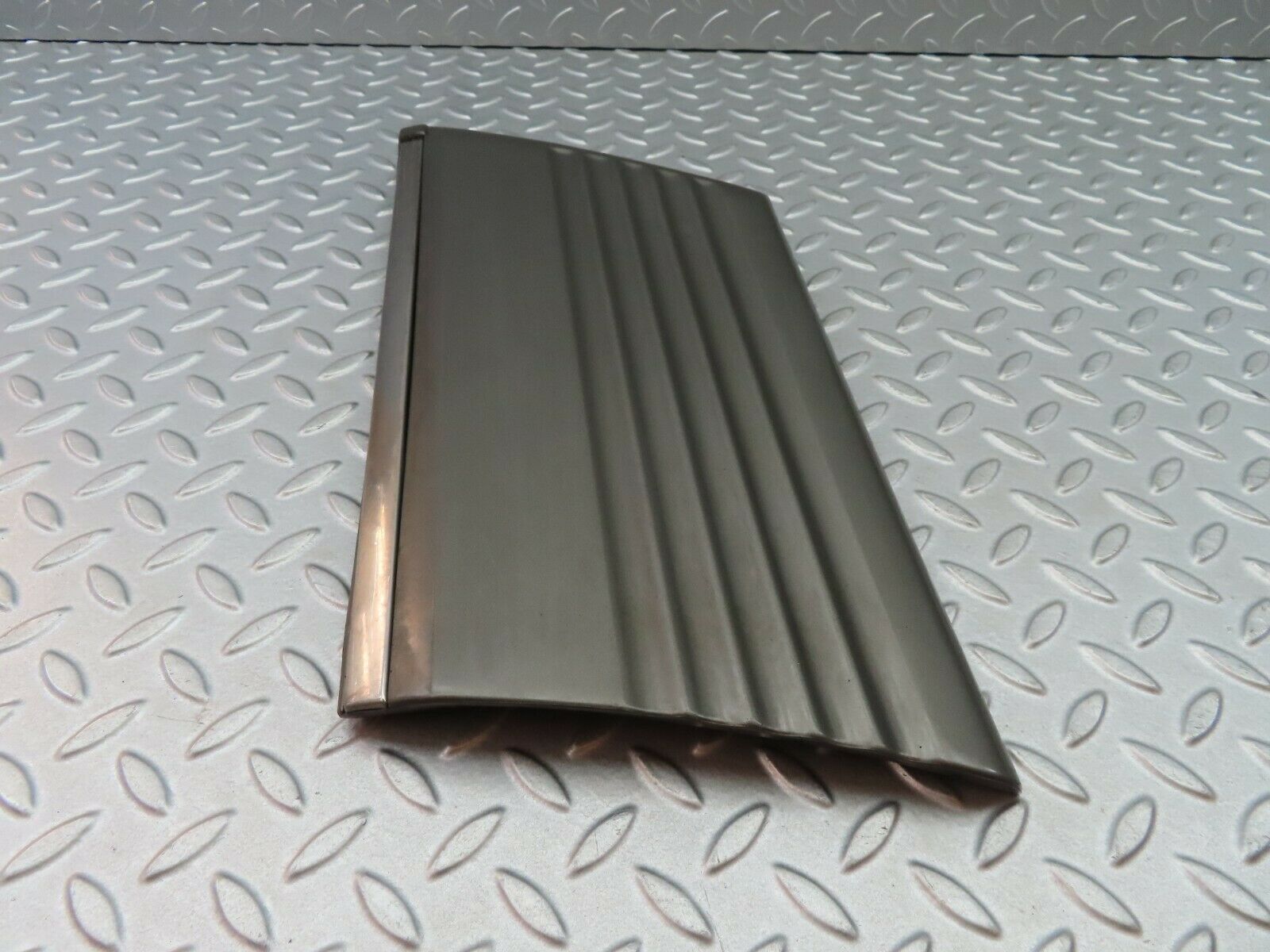 6083 Mercedes-Benz W126 380SE Front Right Fender Wing Moulding Trim 1266902240