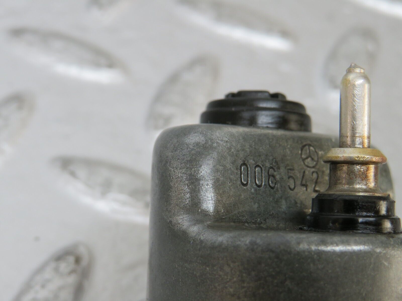 25780 Mercedes-Benz W124 280E Oil Pressure Sensor 0065429417