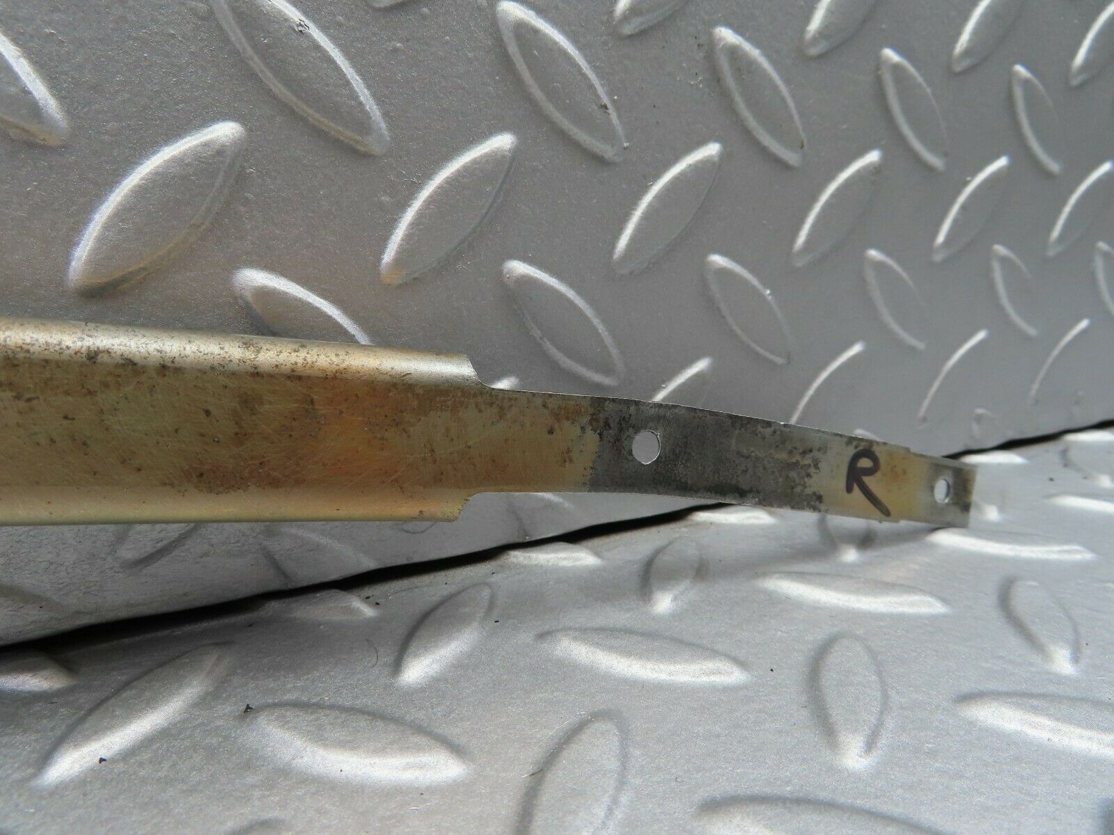 6854 Mercedes-Benz C107 350SLC Coupe Front Right Window Channel