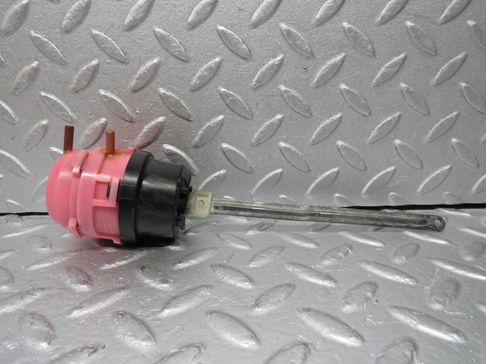 38057 Mercedes-Benz A124 320E Cabriolet Heater Box Vacuum Actuator