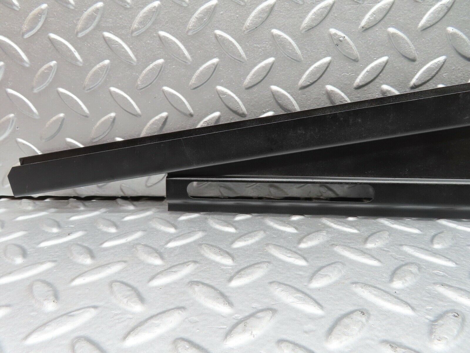 20890 Mercedes-Benz W114 250CE Coupe Right Door Window Bottom Rail