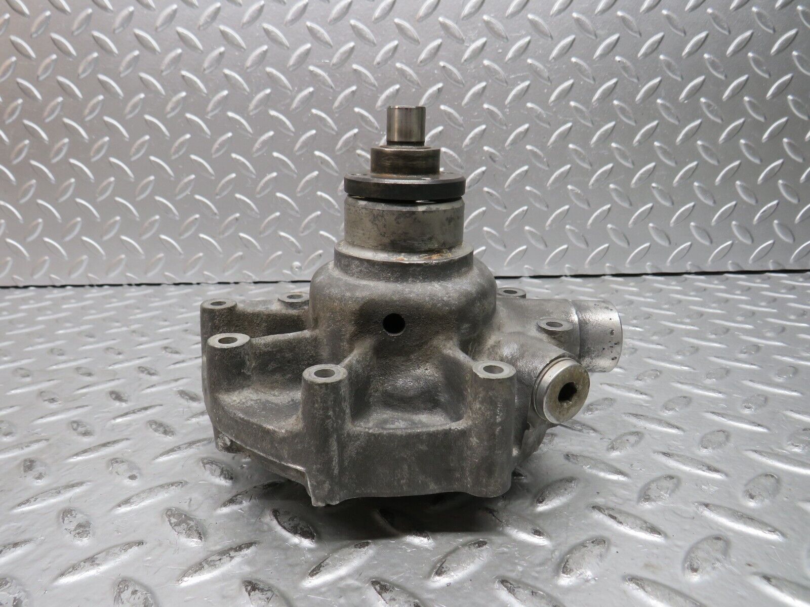 28697 Mercedes-Benz W123 230E Water Pump 1022011001