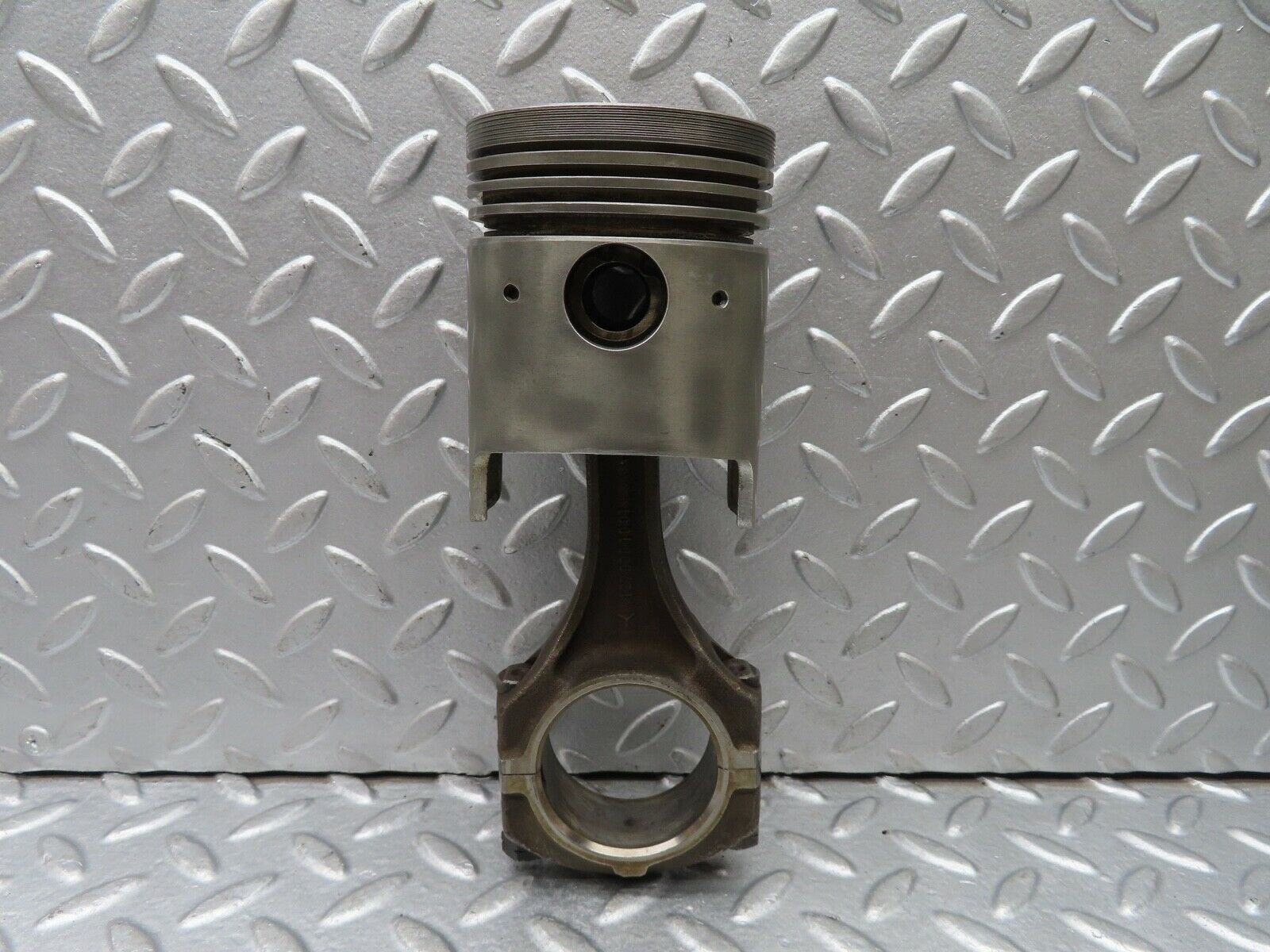 18462 Mercedes-Benz W111 220SE Coupe Piston With Connecting Rod 80.720 mm